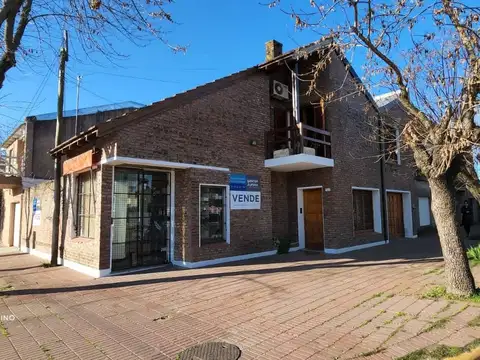 Casa en Dos Plantas. Mercedes, Buenos Aires.