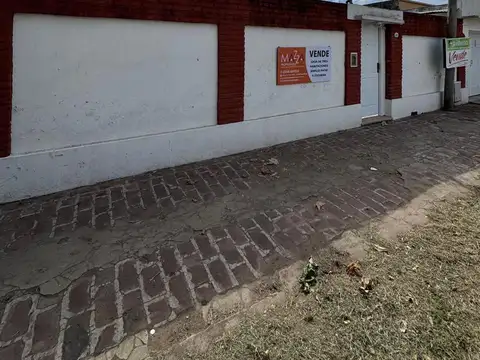 Casa 3 hab. amplio lote 1040 m2 , Calle 7 esquina 22