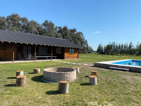 Casa quinta de tres hab. sobre amplio lote de 1100 m2