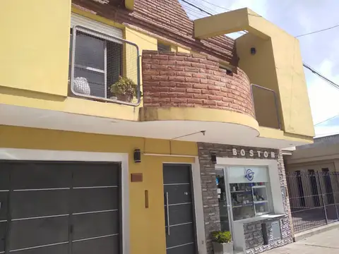 CASA EN VENTA EN 9 DE JULIO CON PILETA