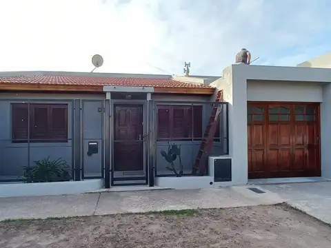 CASA EN VENTA EN PEHUAJÓ CON PILETA