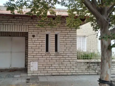 Casa en venta - 3 Dormitorios 2 Baños - 200Mts2 - Pehuajó